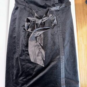 Chic Black Satin Pencil Skirt